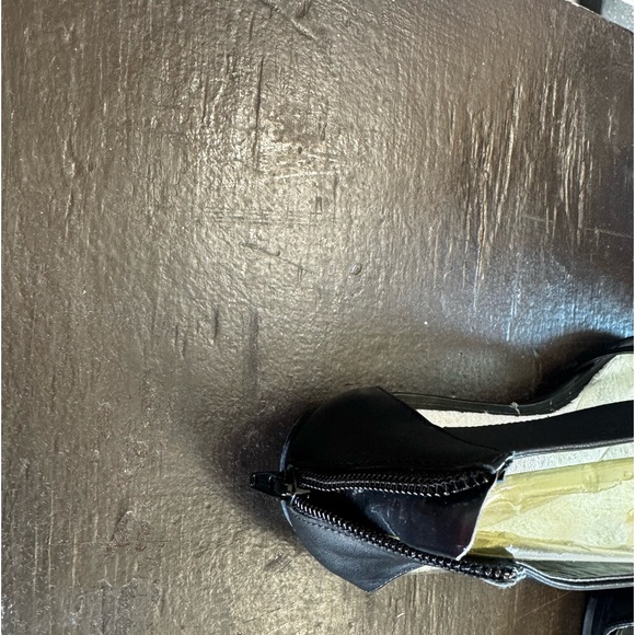 Arturo Chaing Sandals - Picture 2 of 5